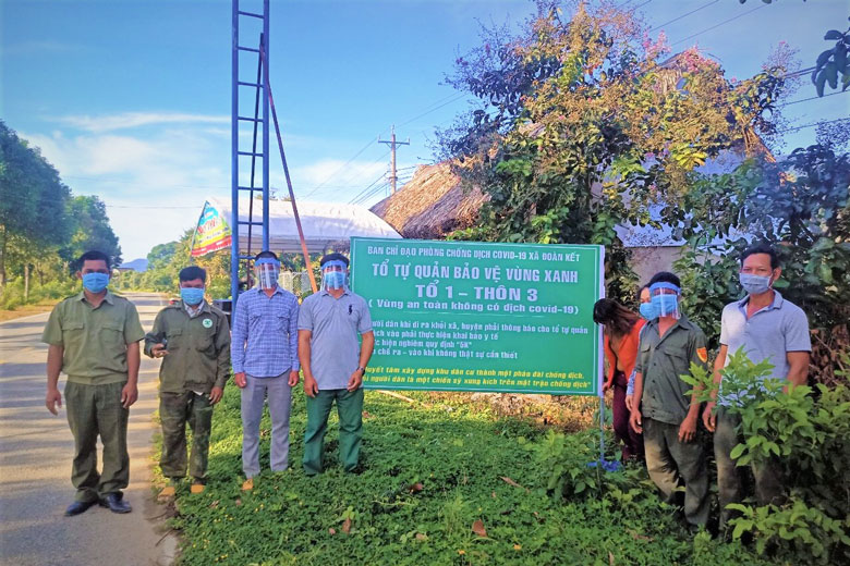 Tổ tự quản bảo vệ “vùng xanh” Tổ 1, Thôn 3, xã Đoàn Kết, Đạ Huoai đang ra quân trực