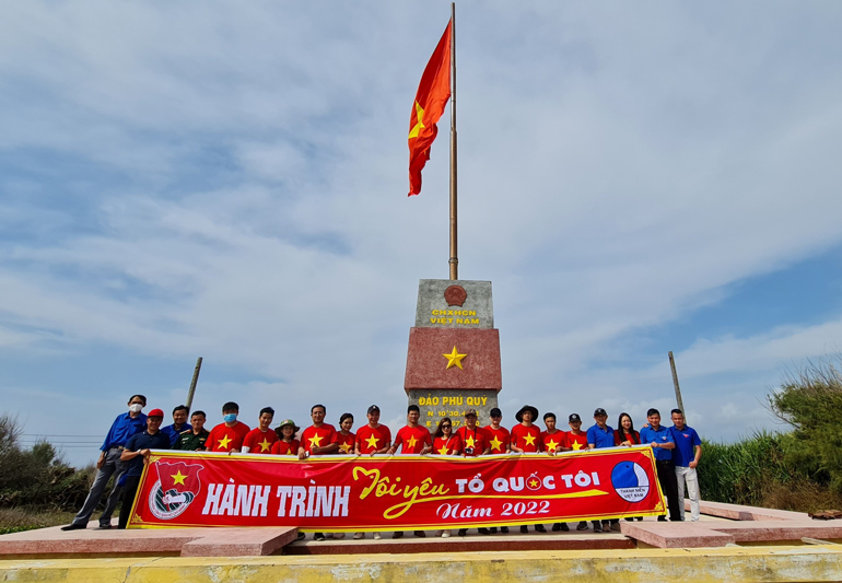 Tỉnh Đoàn Lâm Đồng tổ chức Hành trình Tôi yêu Tổ quốc tôi tại huyện đảo Phú Quý, tỉnh Bình Thuận