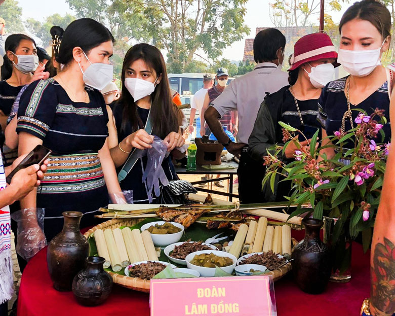 Thi ẩm thực truyền thống tại liên hoan