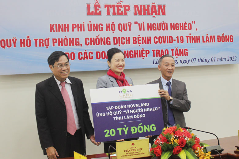 Lãnh đạo tỉnh tiếp nhận nguồn Quỹ ủng hộ “Vì người nghèo” tỉnh năm 2022 từ các doanh nghiệp, tập đoàn