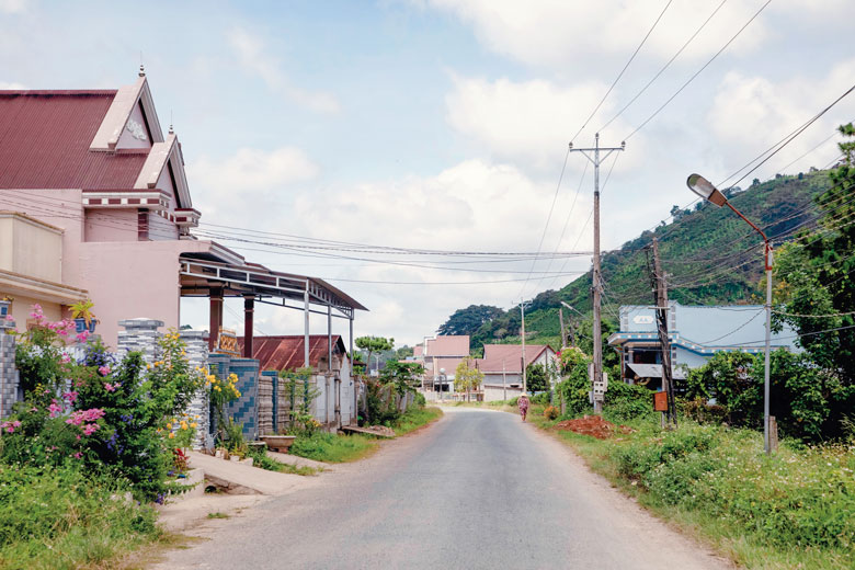 Giao thông vùng nông thôn Lâm Hà ngày càng khang trang