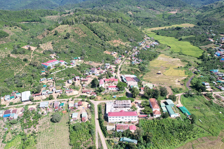 Bộ mặt nông thôn của các xã vùng sâu Di Linh ngày càng khởi sắc nhờ phát triển các mô hình hiệu quả.