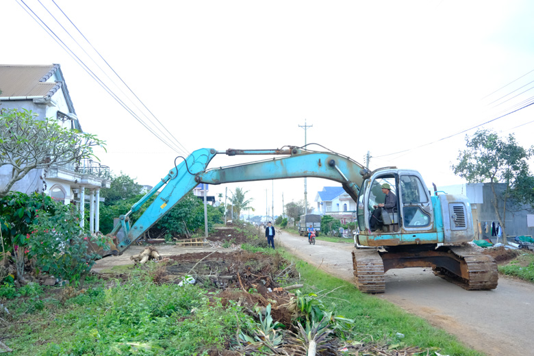 Người dân đồng thuận, tự nguyện hiến đất cũng như tháo dỡ công trình, vật tư để triển khai Dự án Nâng cấp, mở rộng đường Mọ Kọ