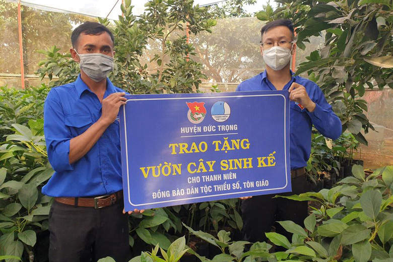 Huyện Đoàn Đức Trọng trao vườn cây sinh kế cho ĐVTN người dân tộc thiểu số xã Hiệp An