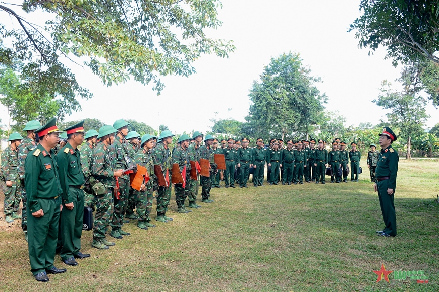 Đại tướng Phan Văn Giang và đoàn công tác Bộ Quốc phòng kiểm tra, động viên cán bộ, chiến sĩ Trung đoàn Pháo binh 4, Sư đoàn 10, Quân đoàn 3 (tháng 11-2022)